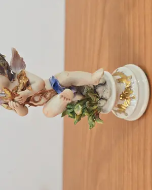 Figura porcelana capodimonte angelito - miniatura 1