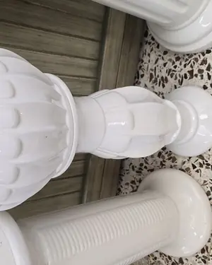 Jarron de porcelana con pie blanoc - miniatura 1