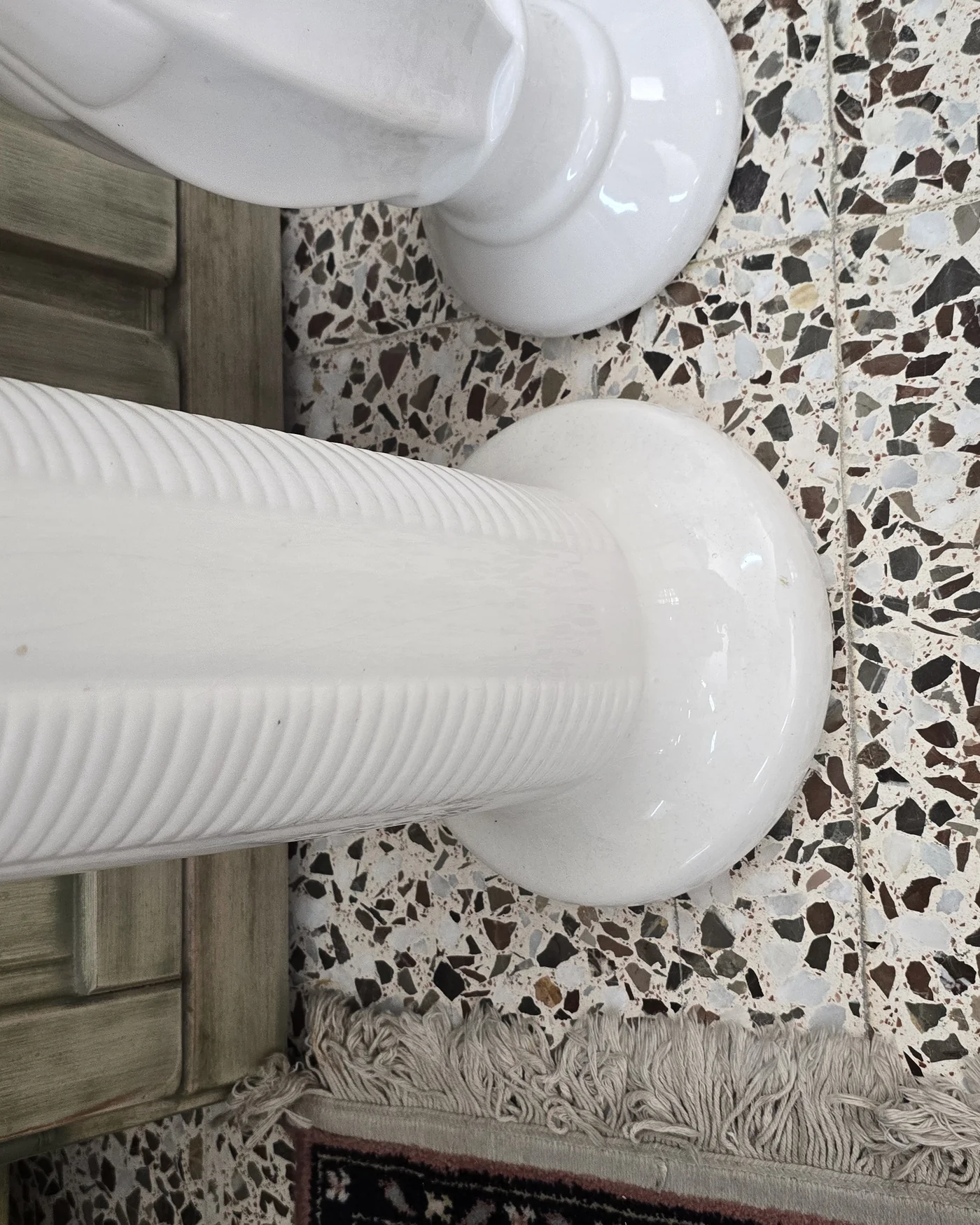 Pedestal de porcelana blanco - imagen 3