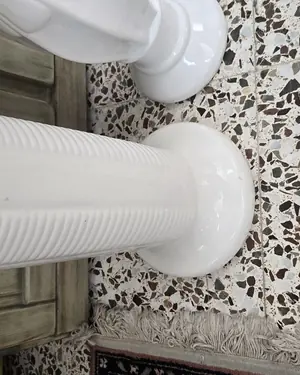Pedestal de porcelana blanco - miniatura 3
