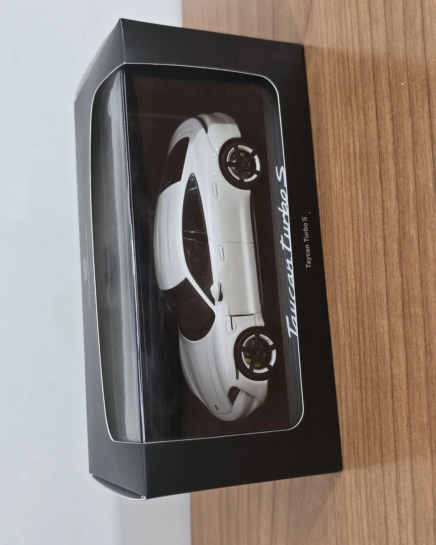 Porsche tycan turbo s 1/43 - imagen 1
