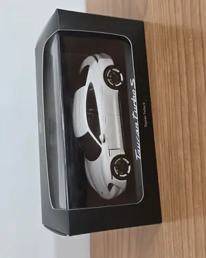 Porsche tycan turbo s 1/43 - miniatura 1