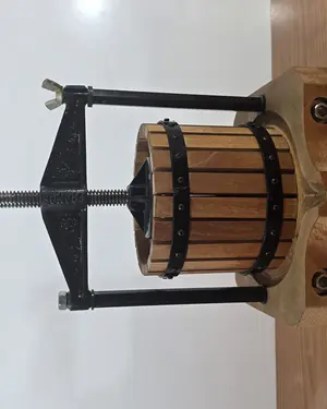 Prensa para vino de madera - miniatura 1
