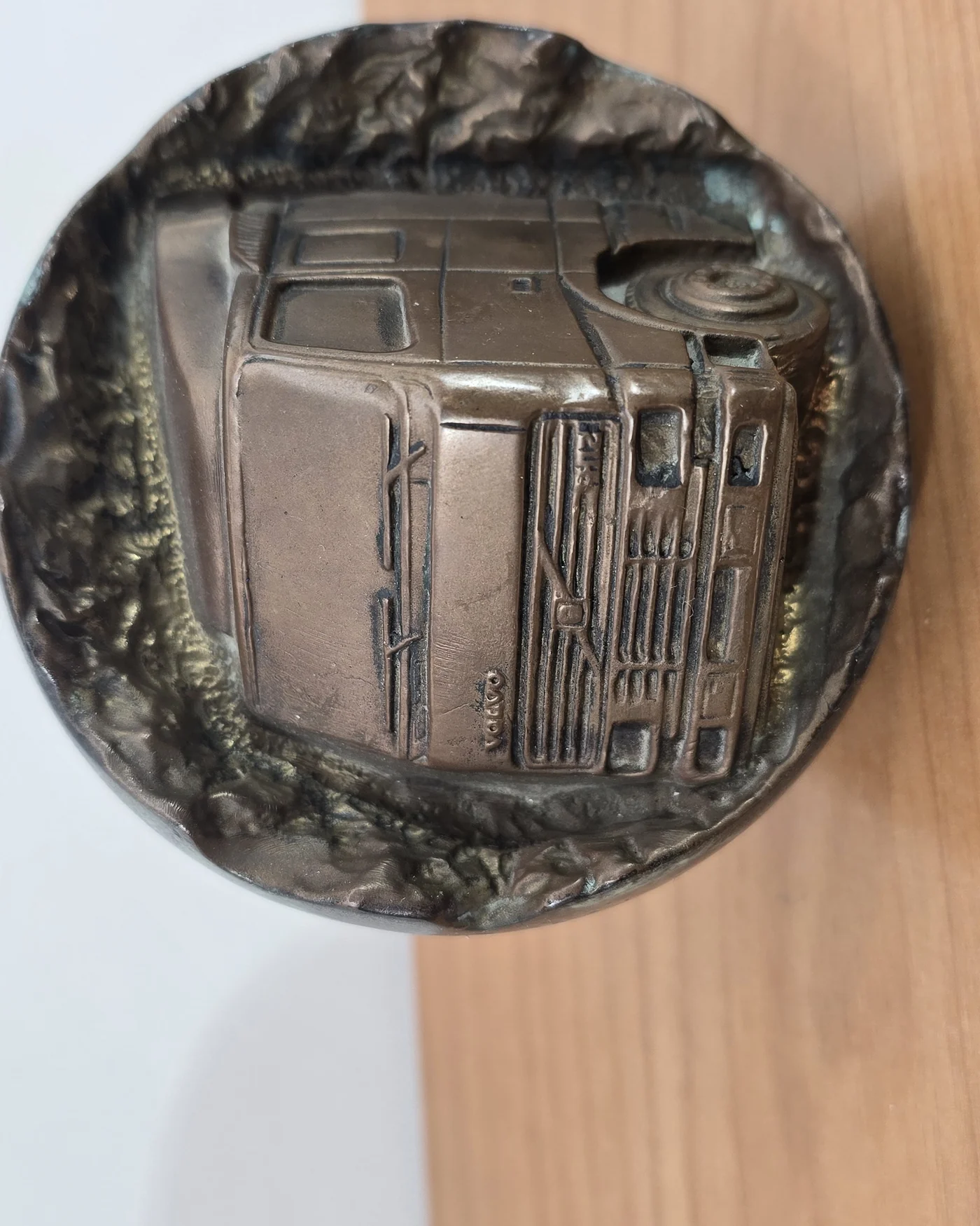 Pisapapeles bronce de volvo - imagen 1