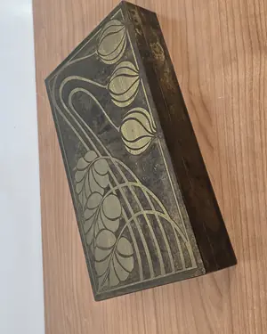 Cajita decorativa laton y madera - miniatura 1