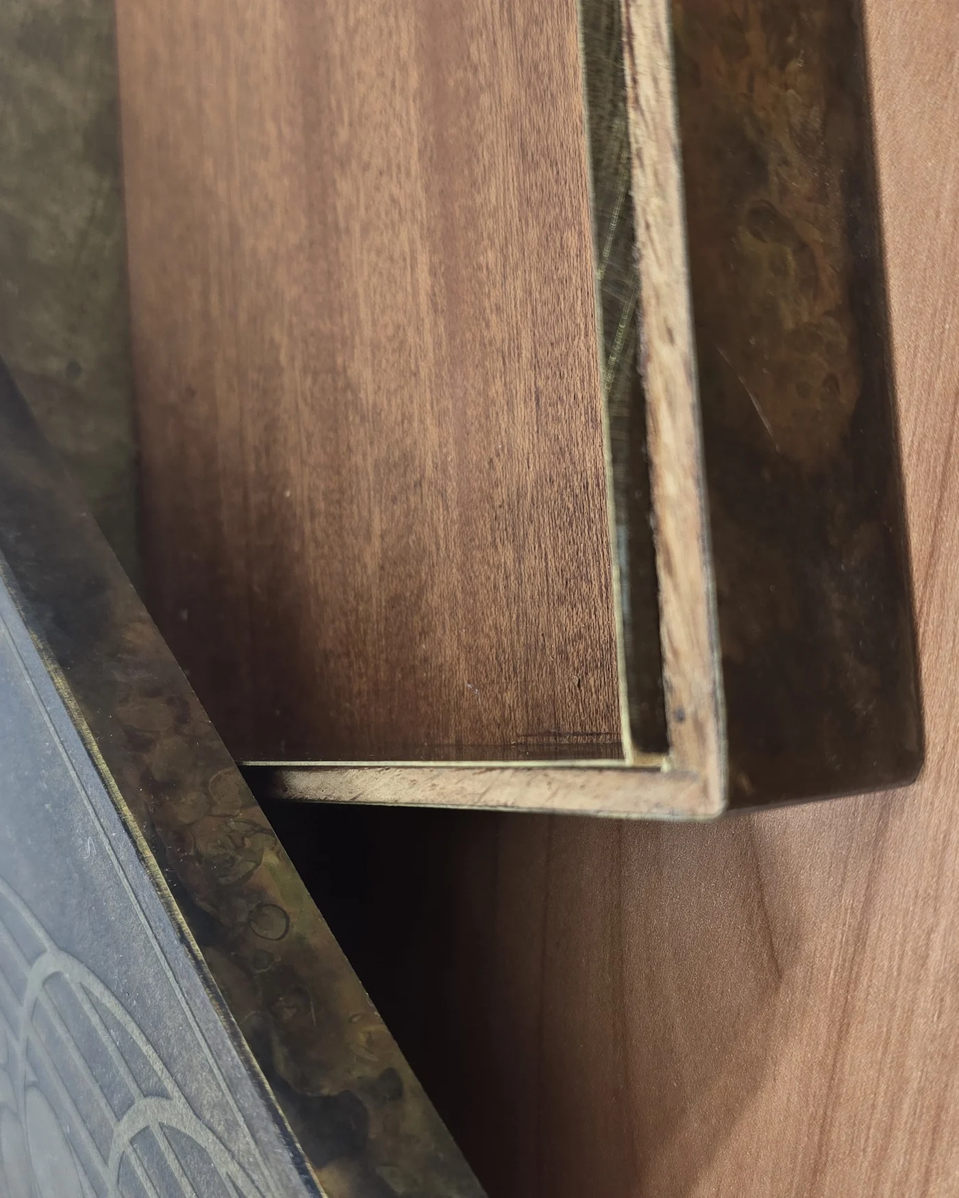 Cajita decorativa laton y madera - imagen 4
