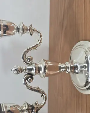 Pareja de candelabros 2 velas bañados en - miniatura 4