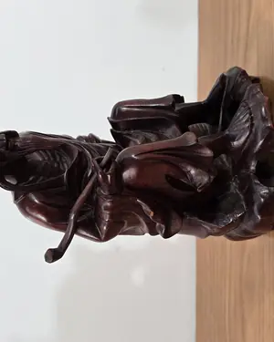 Escultura oriental tallada en madera - miniatura 1
