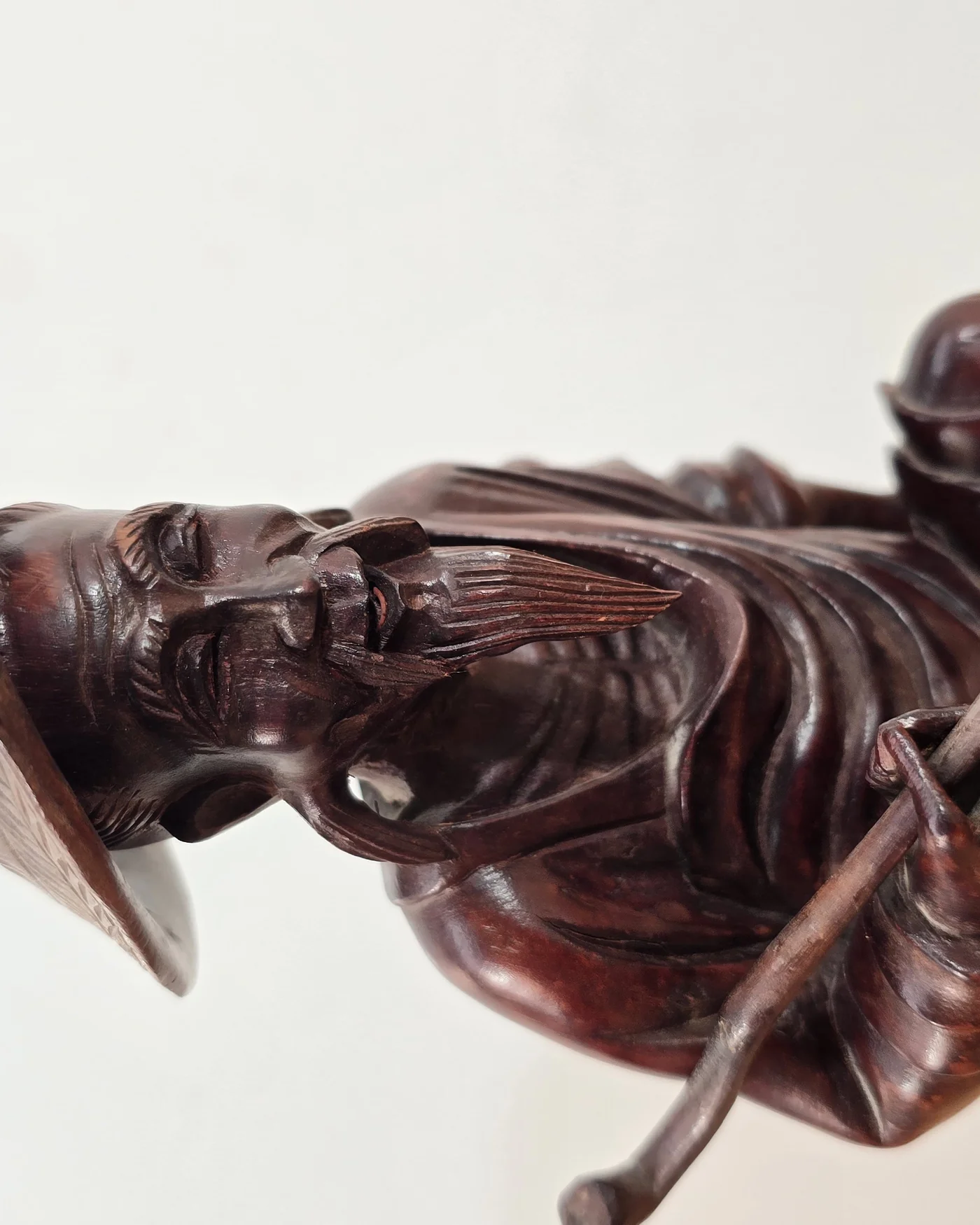 Escultura oriental tallada en madera - imagen 3