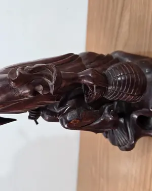 Escultura oriental tallada en madera - miniatura 4