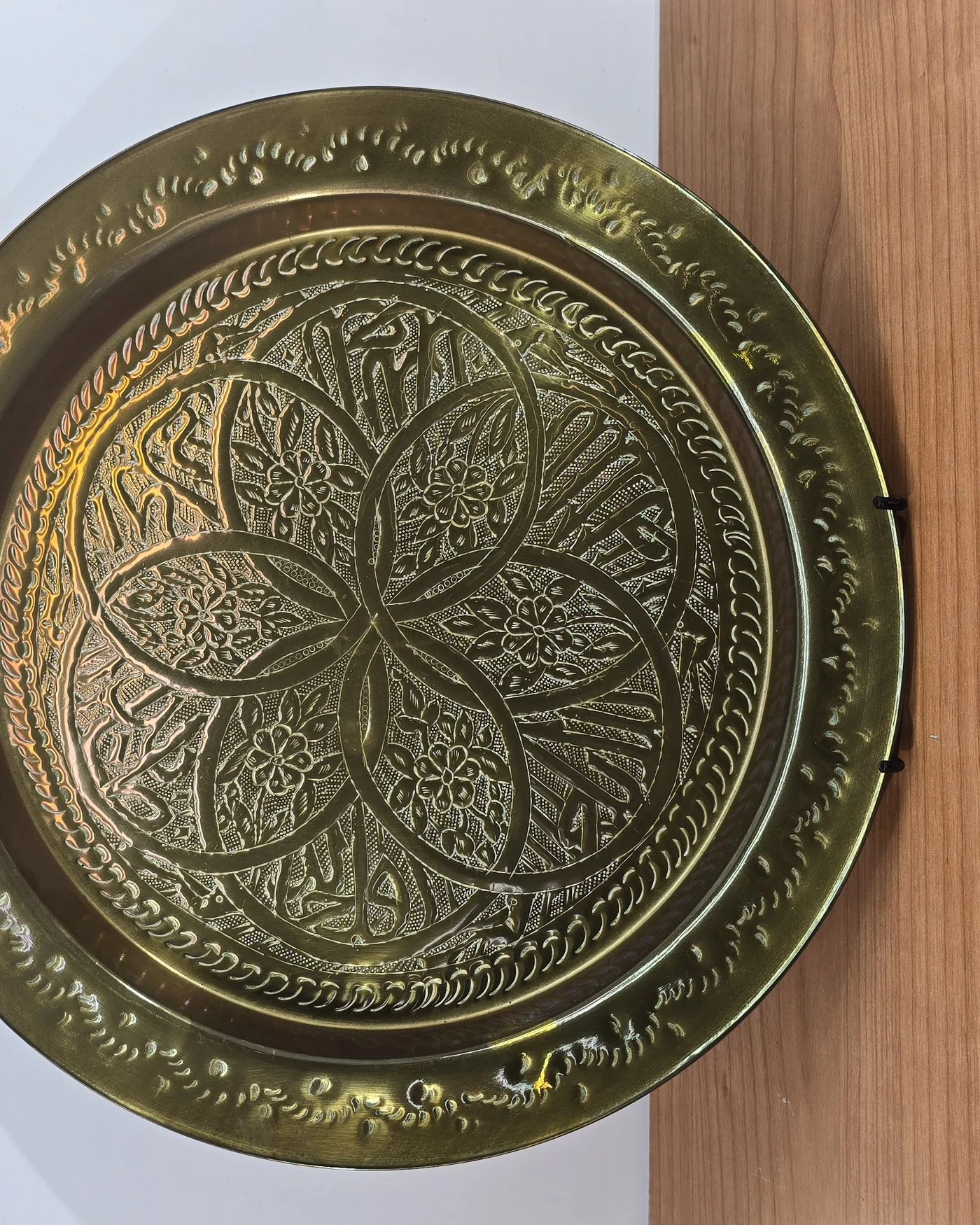 Plato de laton decorativo - imagen 1