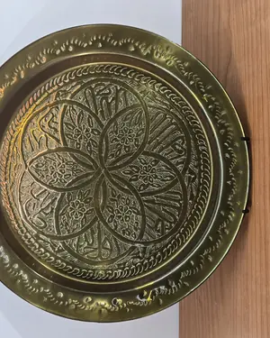 Plato de laton decorativo - miniatura 1