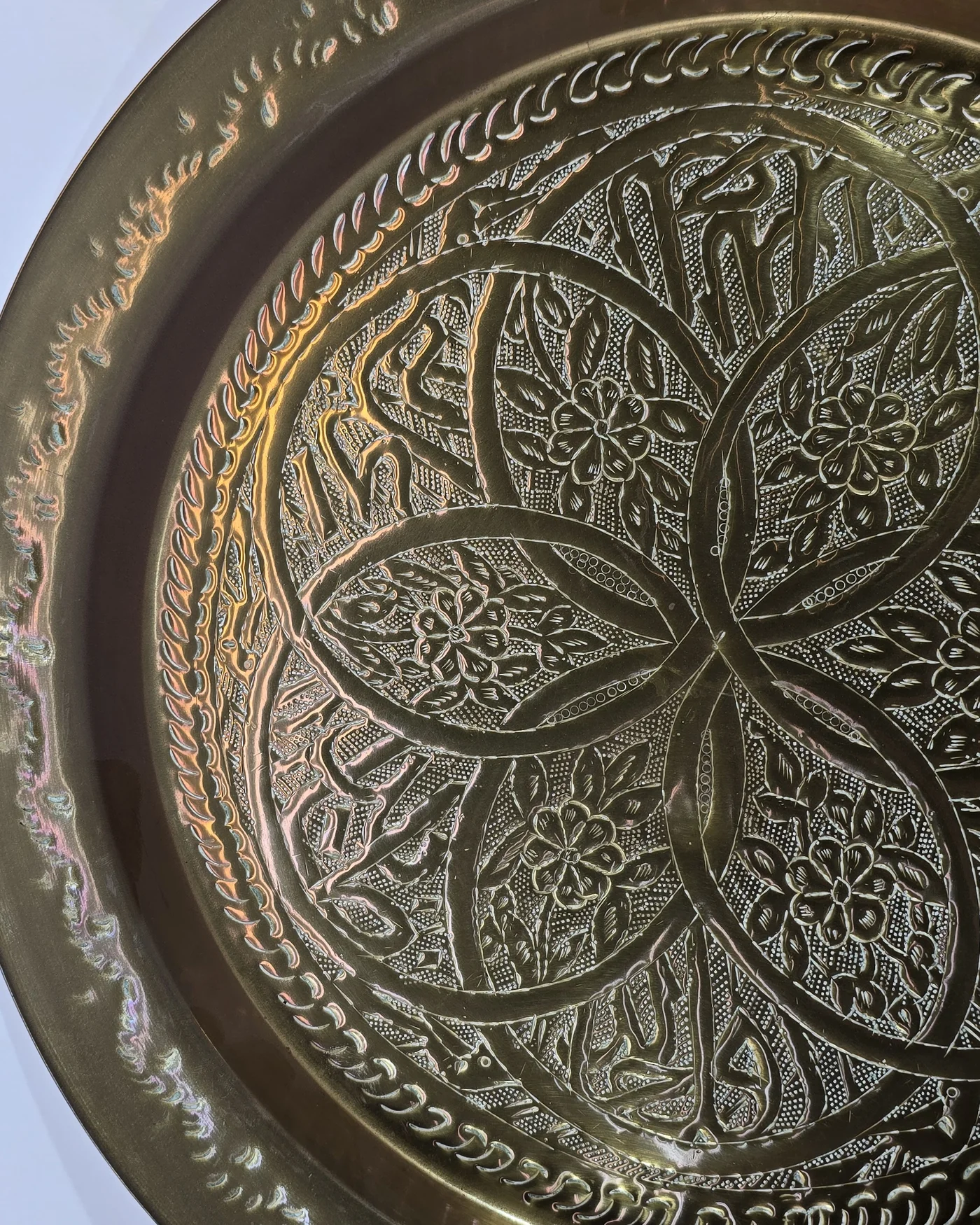 Plato de laton decorativo - imagen 3
