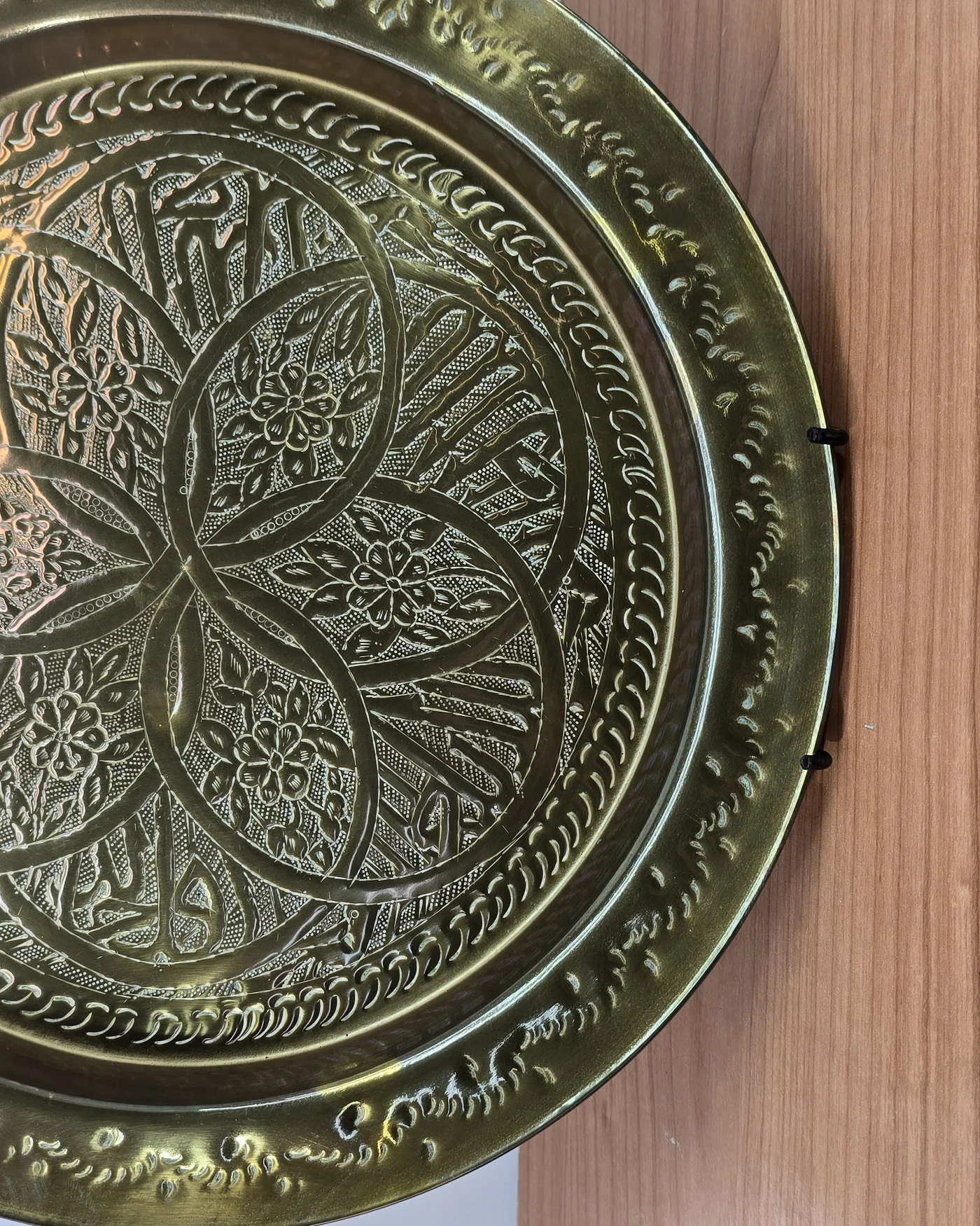 Plato de laton decorativo - imagen 4