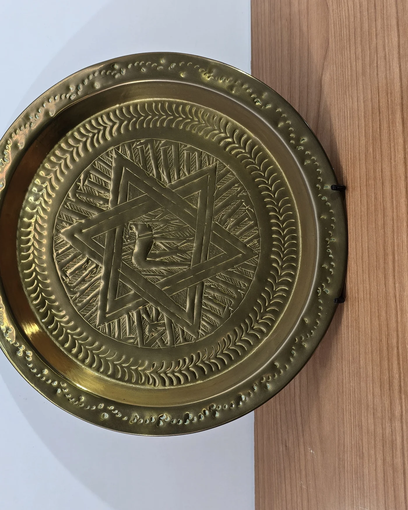 Plato de laton decorativo - imagen 1