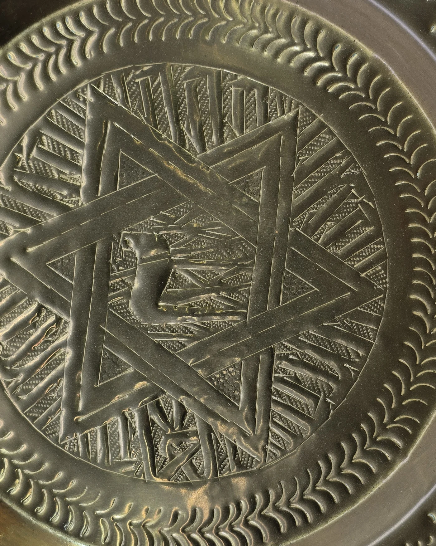 Plato de laton decorativo - imagen 2