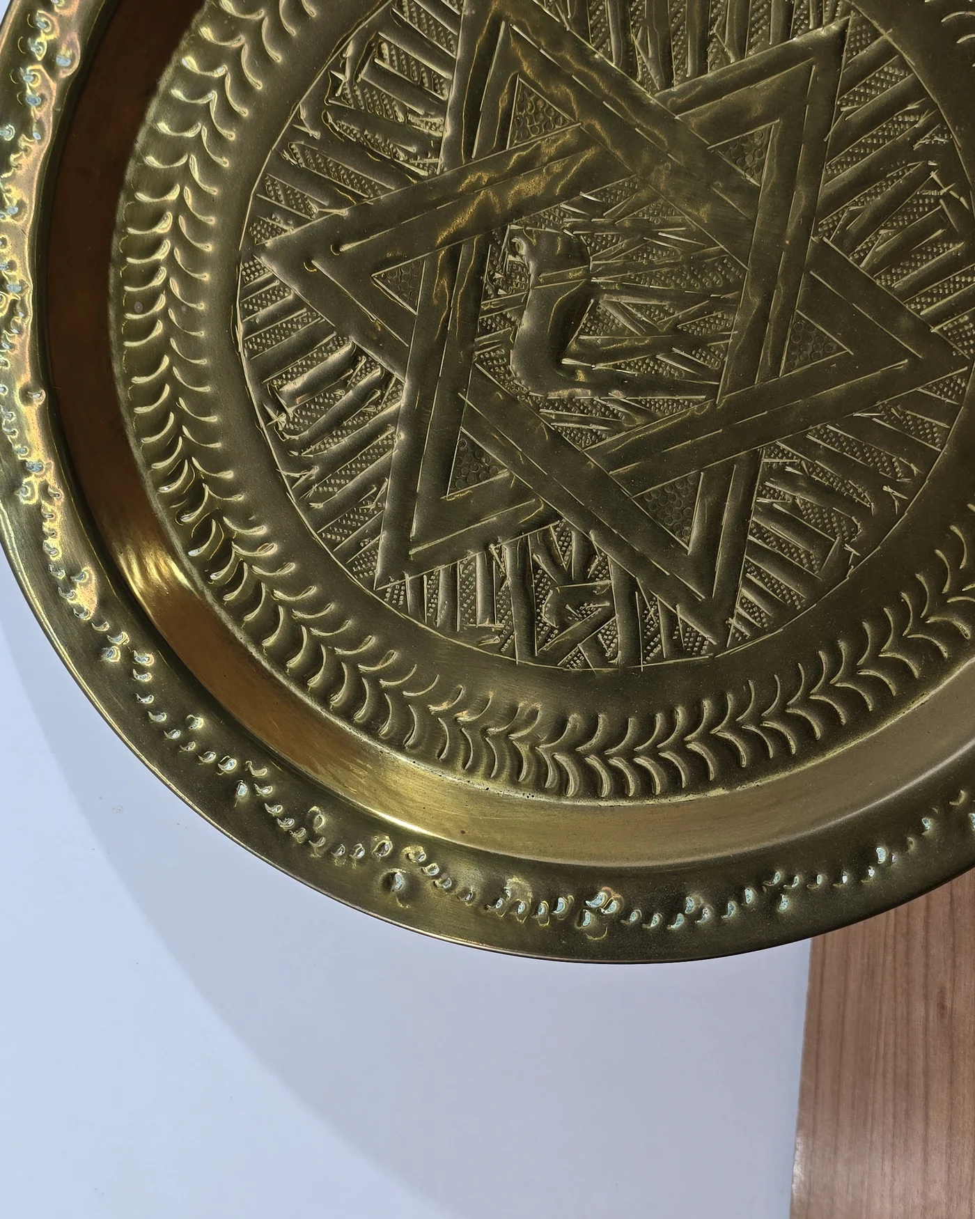 Plato de laton decorativo - imagen 4