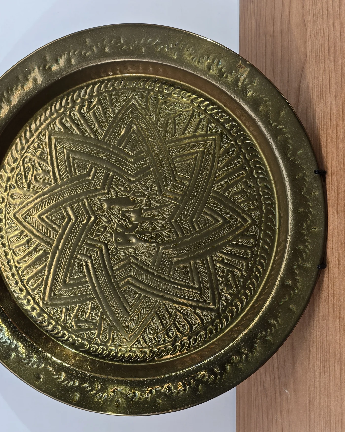 Plato de laton decorativo - imagen 1