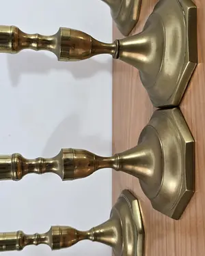 Lote de 4 candelabros de bronce - miniatura 2