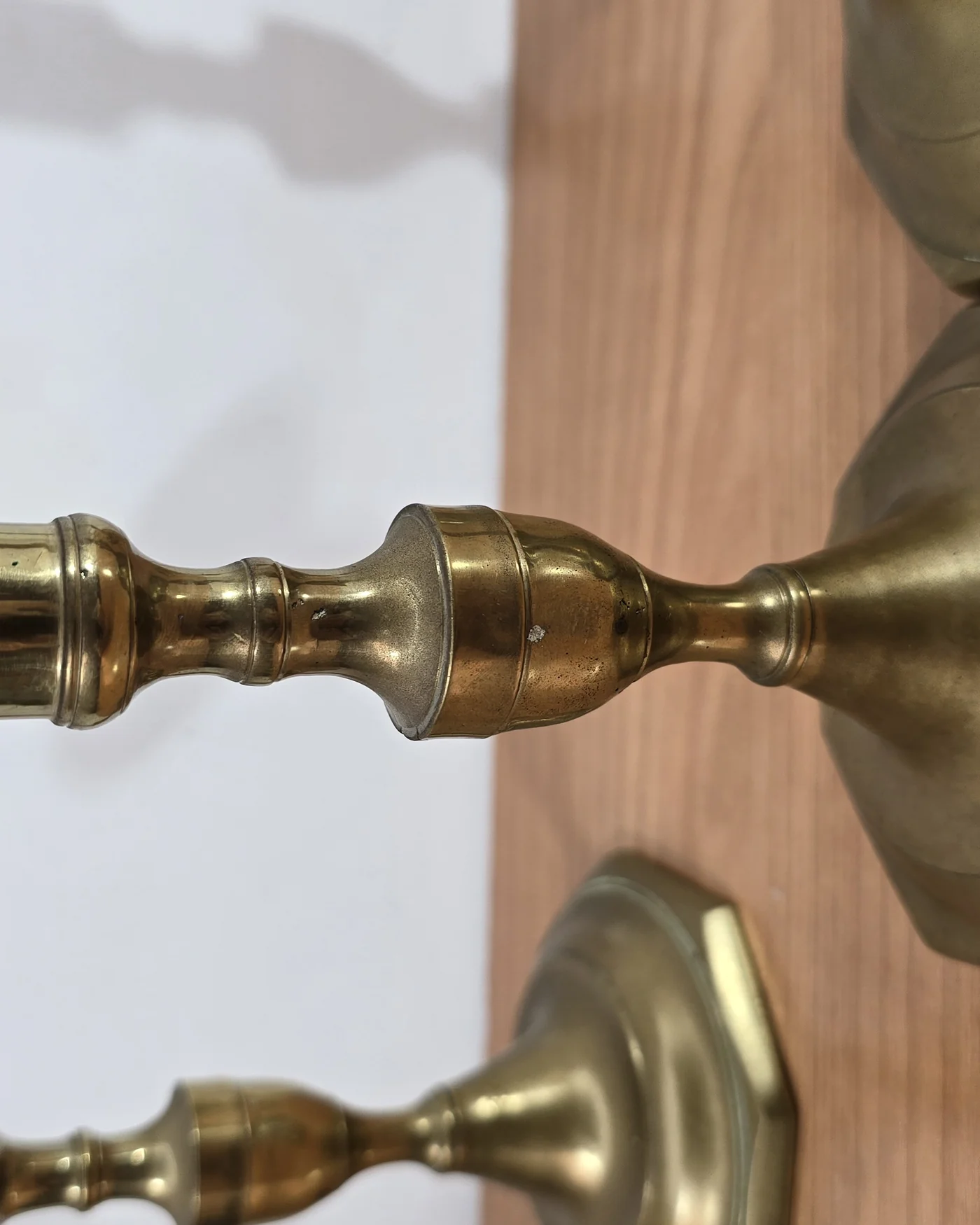 Lote de 4 candelabros de bronce - imagen 4