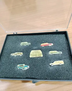 Caja pines antiguos volvo - miniatura 1