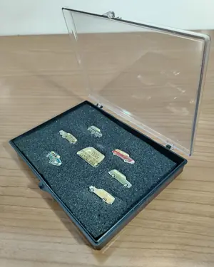 Caja pines antiguos volvo - miniatura 2