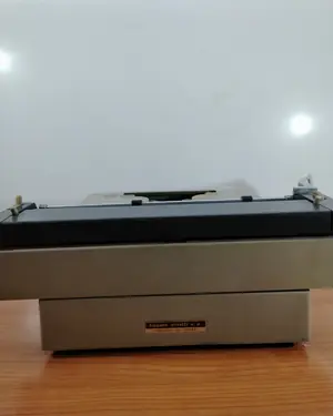 Maquina de escribir olivetti linea 90 - miniatura 3
