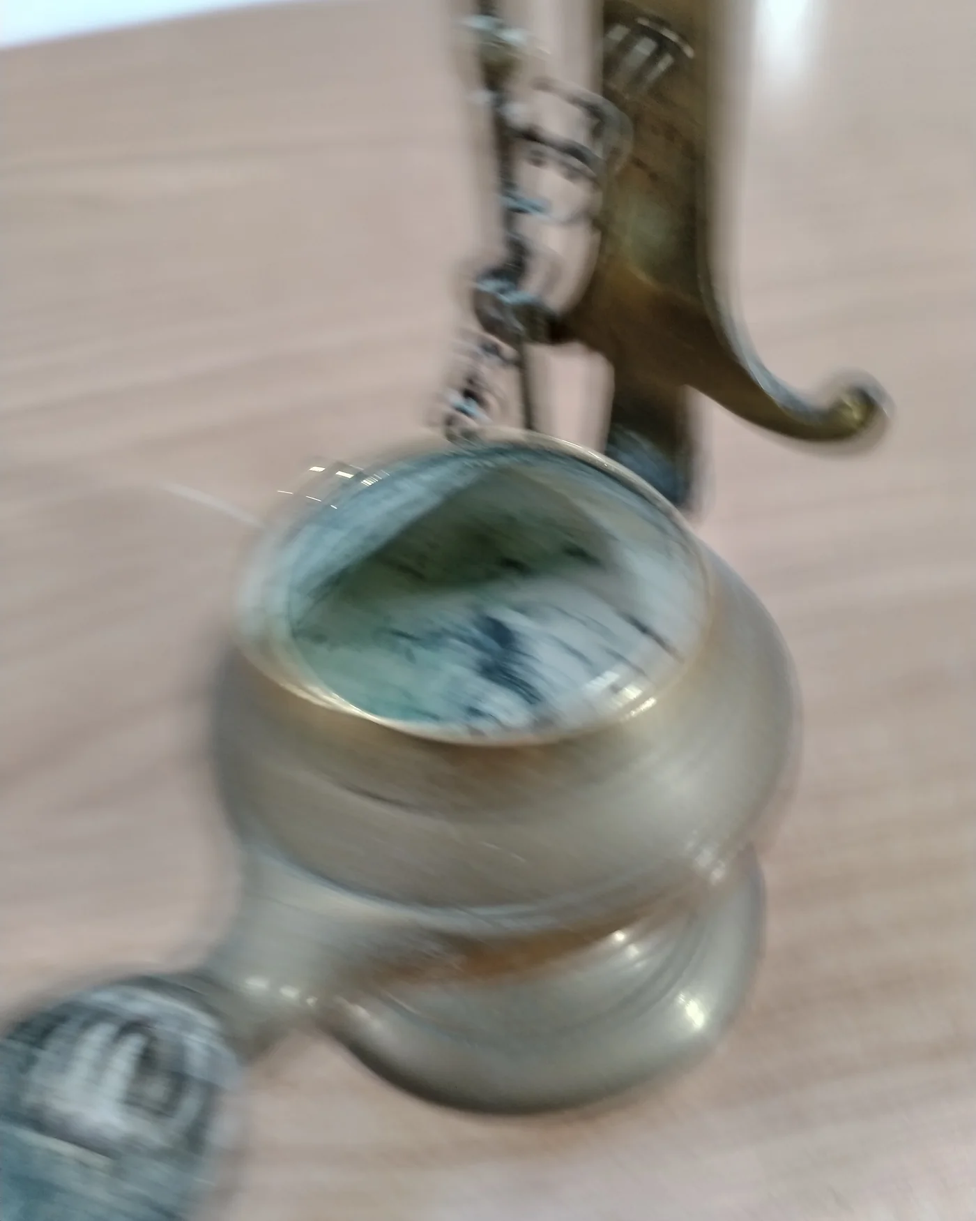Antiguo candil de bronce minero - imagen 3
