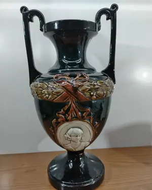 Jarron antiguo verde con busto - miniatura 1