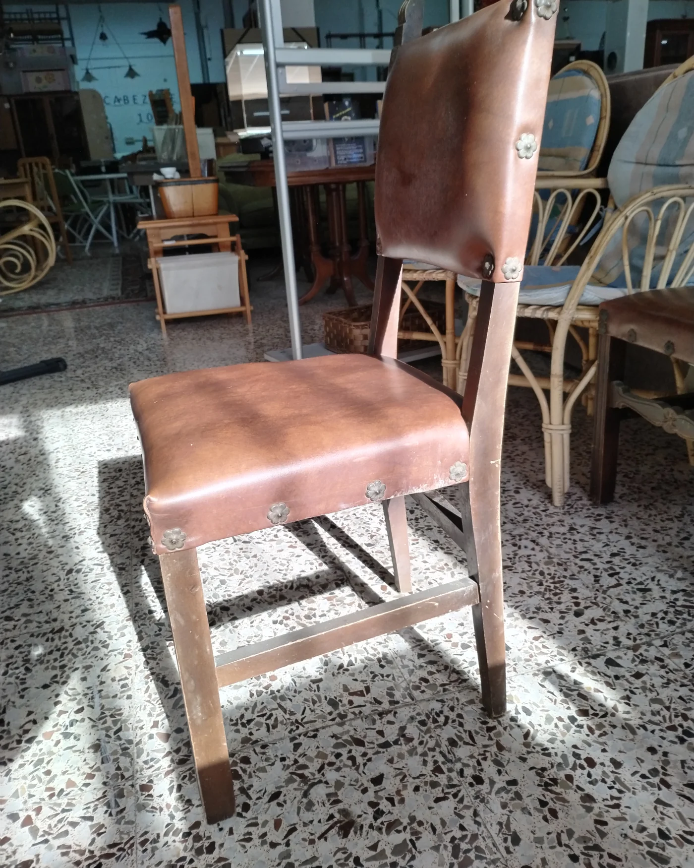4 sillas de cuero - imagen 4