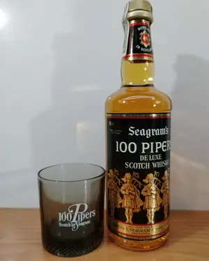 Botella seagram´s 100 pipers con vaso - miniatura 1
