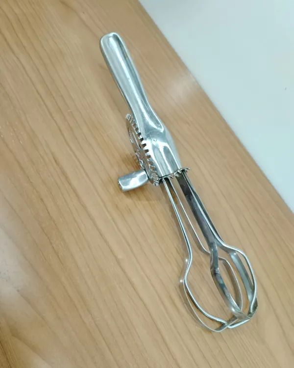 Batidor manual antiguo