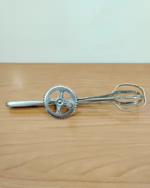 Batidor manual antiguo - miniatura 3