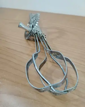 Batidor manual antiguo - miniatura 4