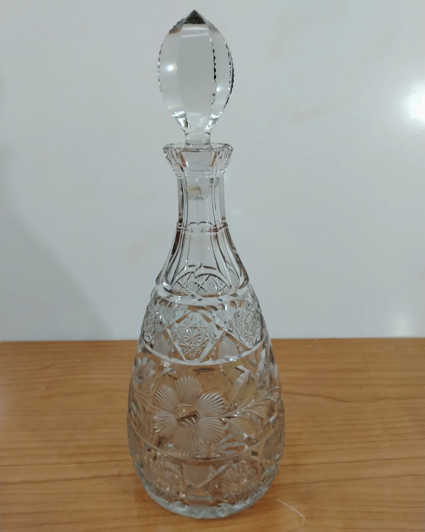 Decantador de cristal tallado flor - imagen 1