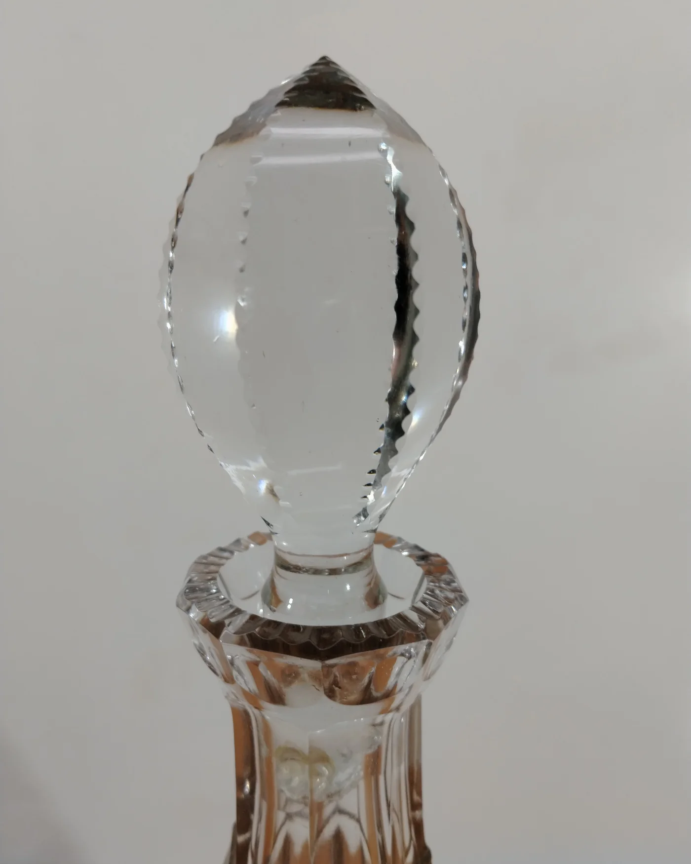 Decantador de cristal tallado flor - imagen 2
