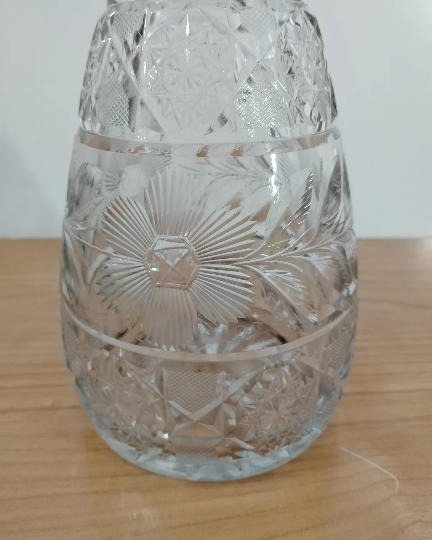Decantador de cristal tallado flor - imagen 4