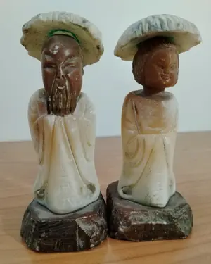 Pareja monjes chinos tallados - miniatura 1