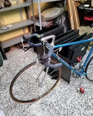 Bicicleta de carretera vintage azul y plata - miniatura 1