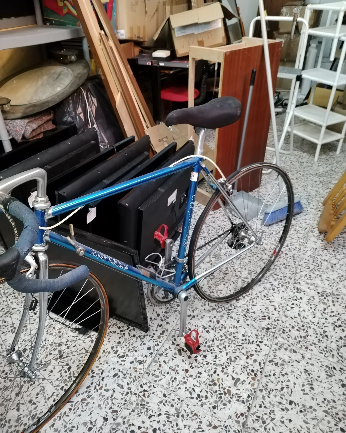 Bicicleta de carretera vintage azul y plata - imagen 2