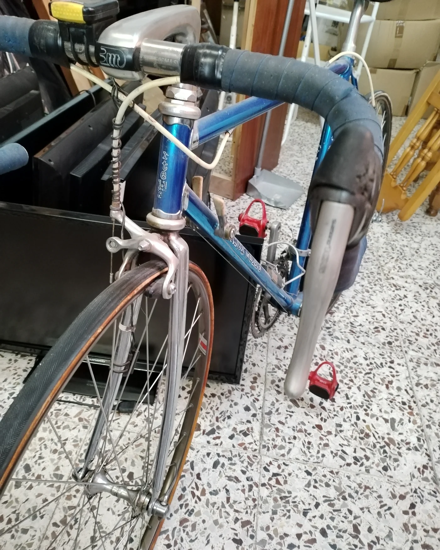 Bicicleta de carretera vintage azul y plata - imagen 3