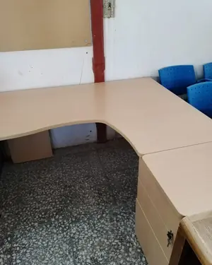 Mesa de oficina esquinera y cajonera - miniatura 3
