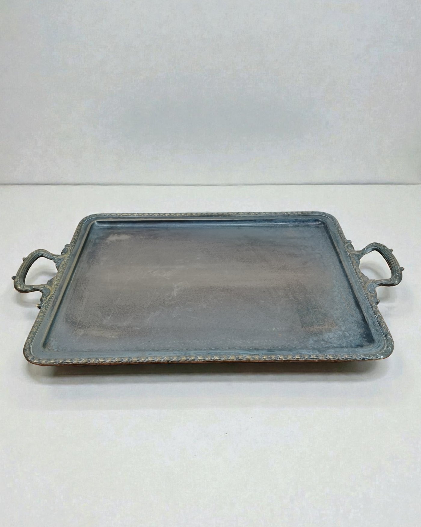 Bandeja Vintage de Metal Plateado con Asas - imagen 1