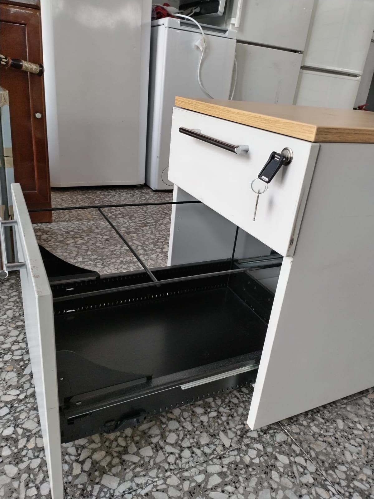 Archivador móvil de oficina con cajón superior con llave - miniatura 3