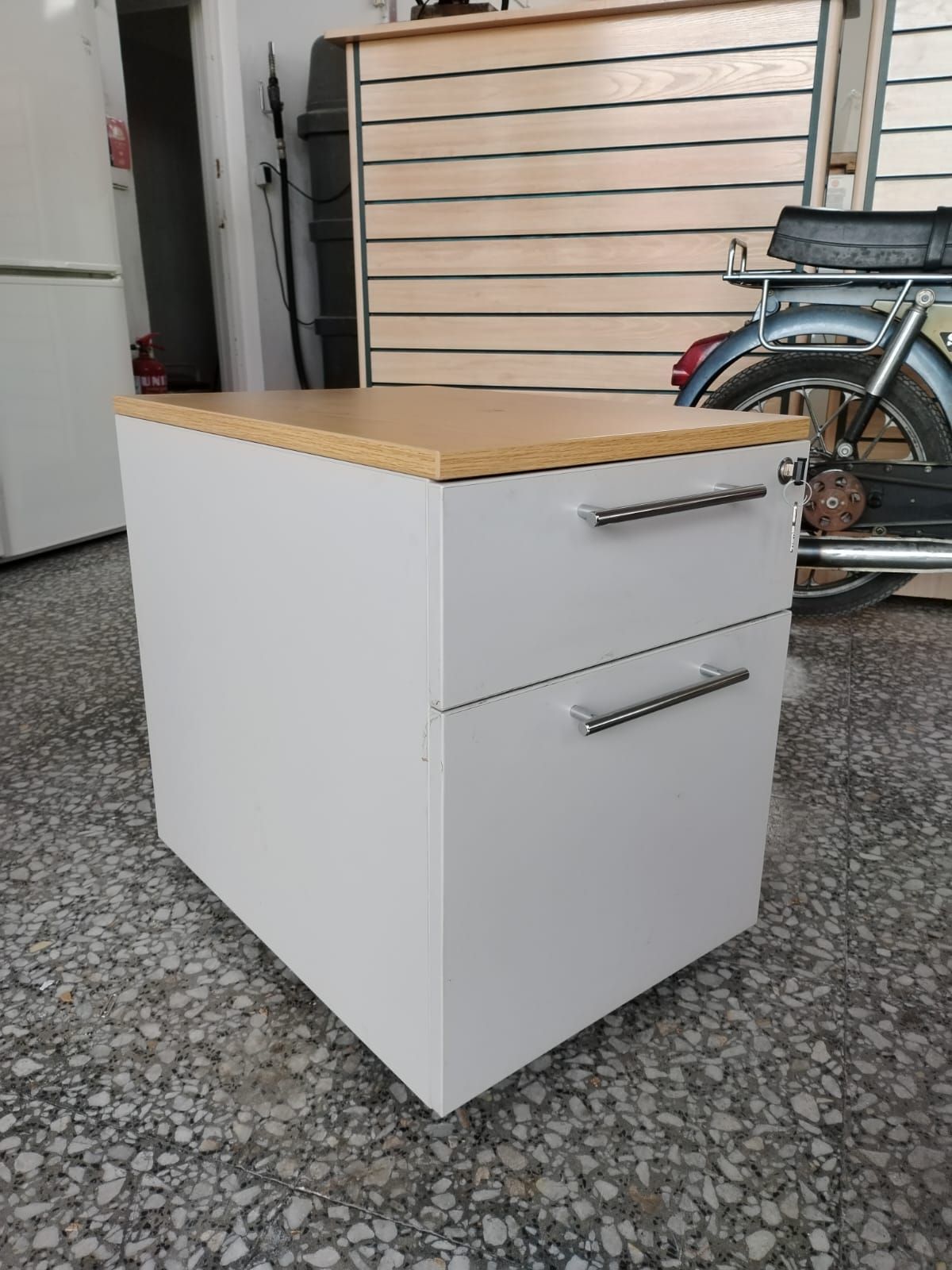 Archivador móvil de oficina con cajón superior con llave - miniatura 5