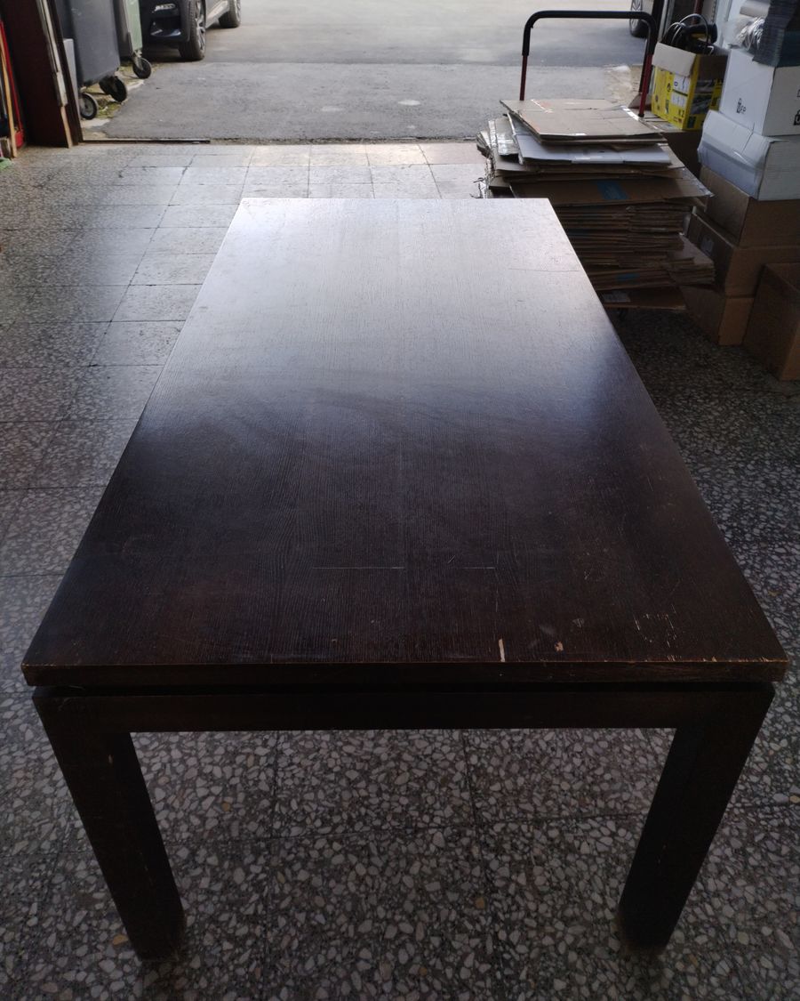 Mesa de comedor de madera maciza con acabado negro - imagen 3