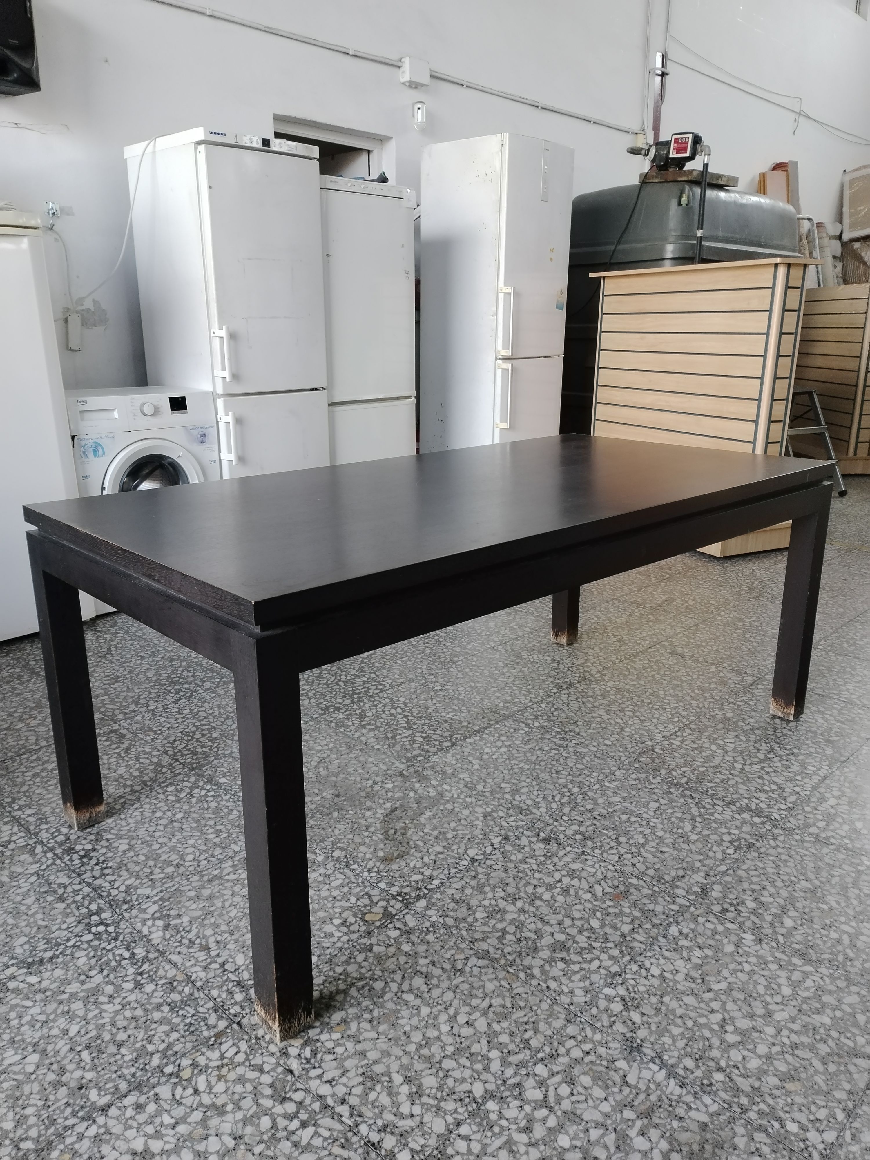 Mesa de comedor de madera maciza con acabado negro - miniatura 6