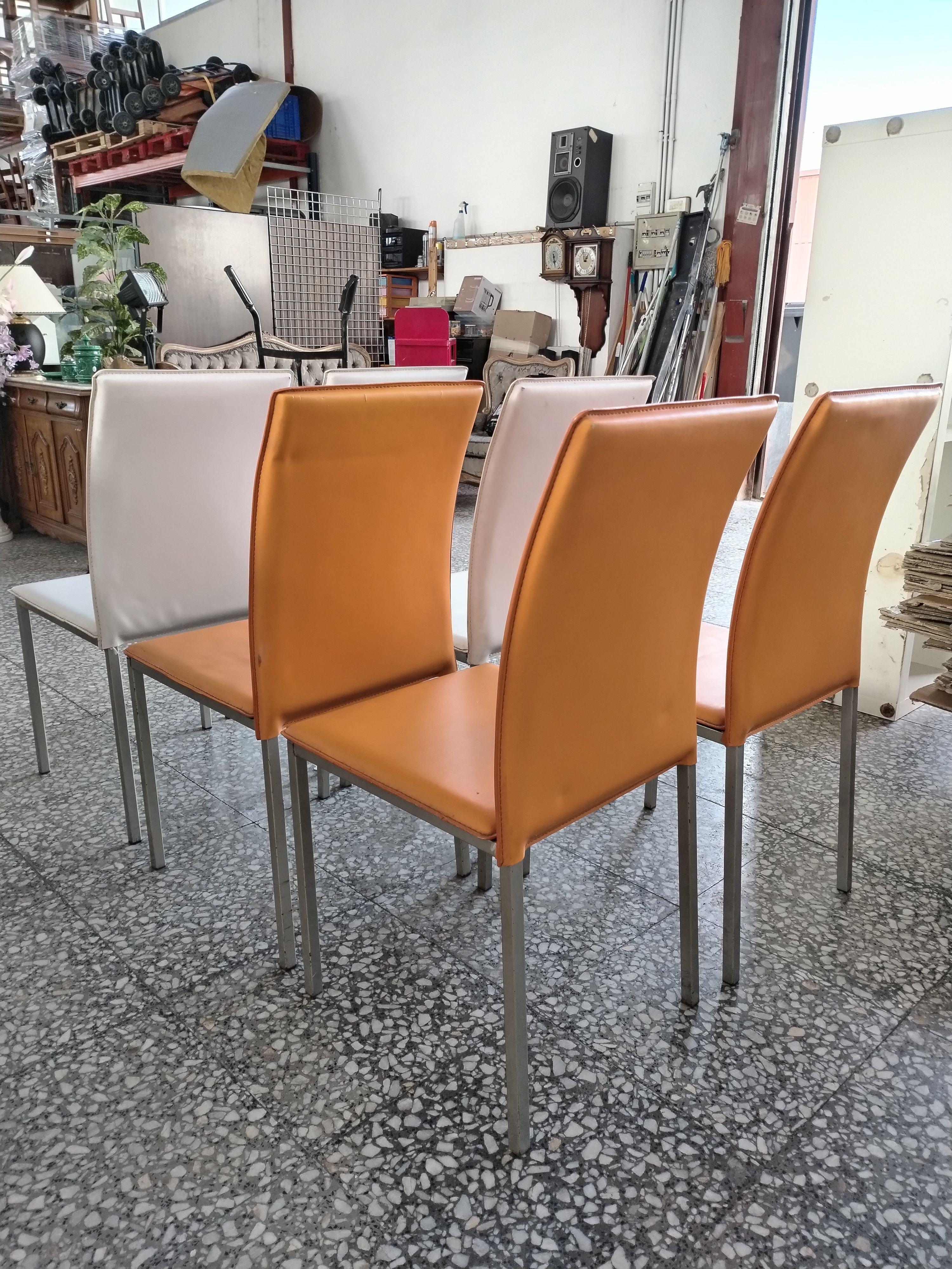 Conjunto de 6 sillas de metal con tapizado - miniatura 4