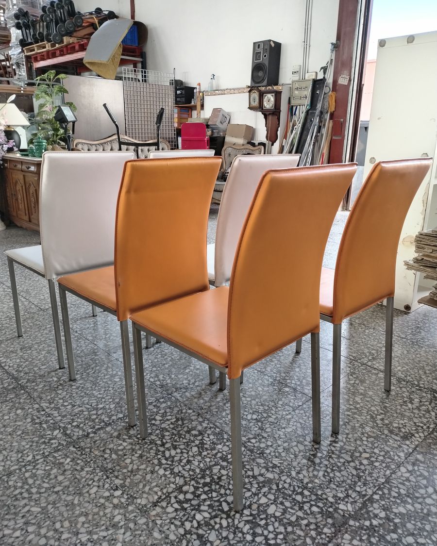 Conjunto de 6 sillas de metal con tapizado - imagen 4