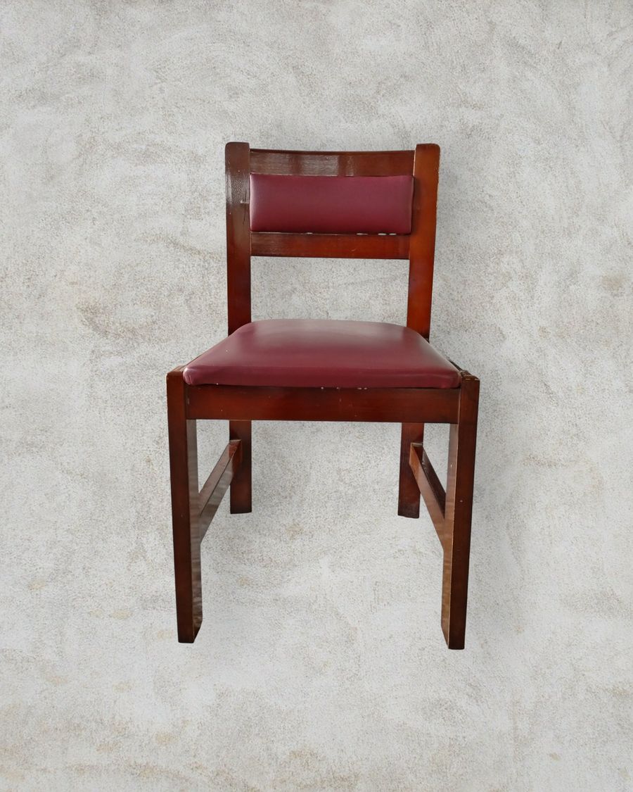Silla de madera con tapizado en rojo - imagen 4